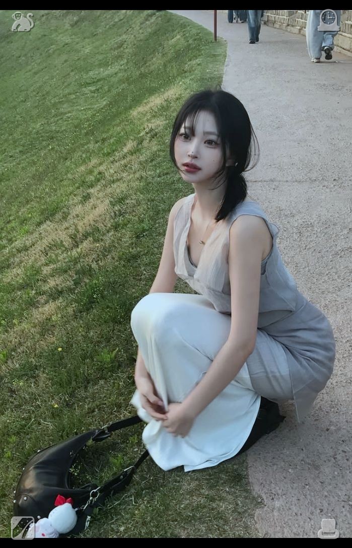 chika121's tweet photo. During my autumn closet declutter, I set aside cozy attire for the cooler days ahead. Out of curiosity, I decide to try a matcha latte topped with sweet red bean paste and soft mochi, wondering how the earthy green tea notes will marry with the sugary beans and the springy textu https://t.co/N1RxvrHaQa