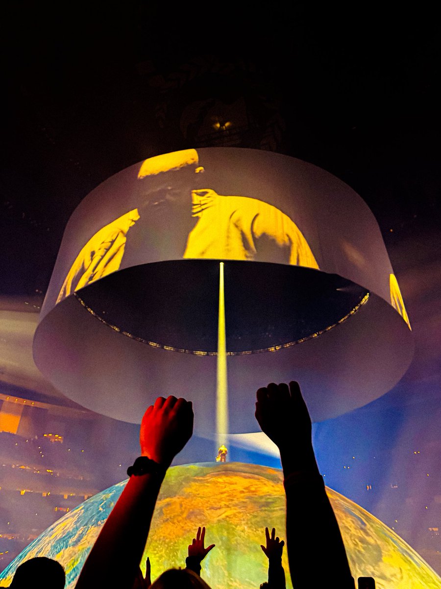 highwifii's tweet photo. YE + New Orleans Superdome

shot on iPhone by me https://t.co/AeM0GDvopt