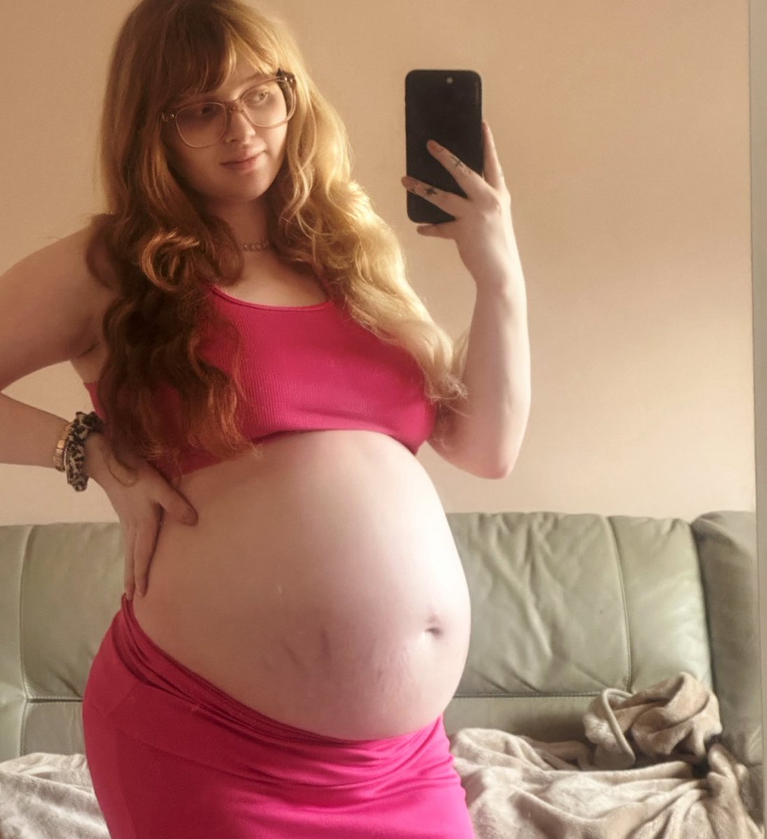 AngelBratzbabyx's tweet photo. Outfit 1 or 2? https://t.co/Dr0GZGw3KM