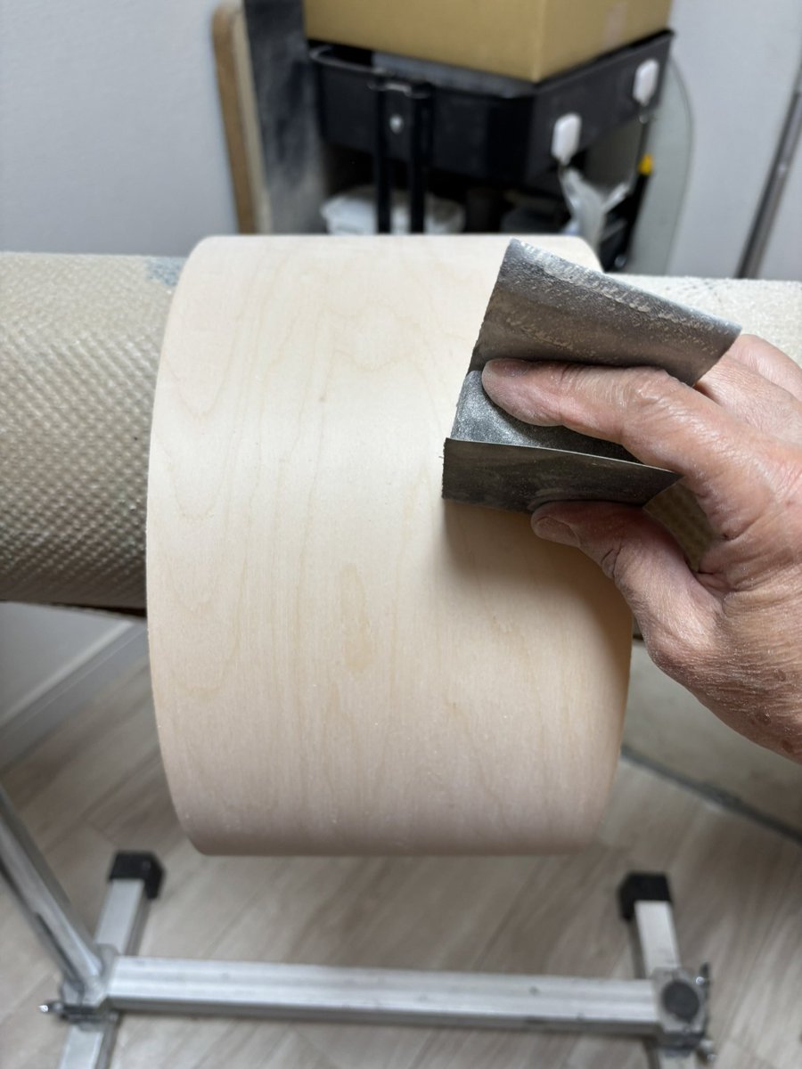 riddim61's tweet photo. #03.Maple10ply / 12"x6.5" SD _ Sanding the shell surface.
シェル表面のサンディング。
@japan.percussion.center
#riddim_customdrums
#customdrums https://t.co/7PwKP1BemB