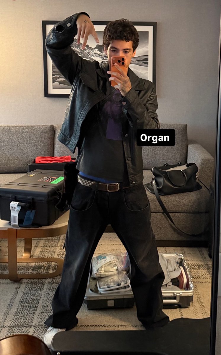 angelsfike's tweet photo. #swag #fakemink #corecore #archive https://t.co/YDtznIZB4i