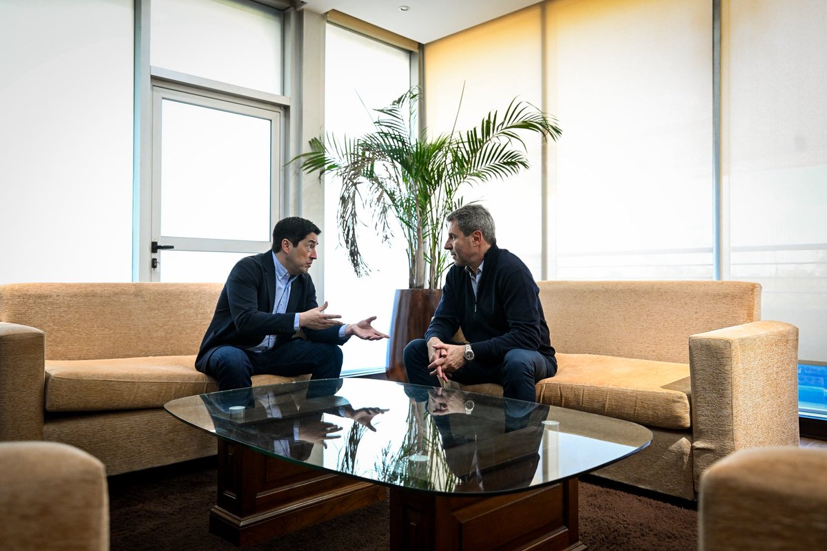 Nardini_Leo's tweet photo. Con @sergiounac coincidimos en la importancia de la cultura para el futuro del país

Y junto a @luisvivona recorrimos los avances del futuro Teatro Municipal de Malvinas Argentinas porque creemos que la cultura es desarrollo.

Por eso seguimos desarrollando obras que generan trabajo, fortalecen nuestra comunidad y construyen oportunidades para las próximas generaciones.

En Malvinas sostenemos una administración ordenada, con la decisión de poner los recursos donde más se necesitan y de seguir transformando la realidad de nuestros vecinos y vecinas.

Necesitamos recuperar políticas públicas que tengan continuidad, que impulsen la obra pública, el empleo, la cultura y el desarrollo de nuestras comunidades.

Desde Malvinas vamos a seguir aportando nuestro granito de arena para construir la Argentina que queremos y la Provincia de Buenos Aires que necesitamos.