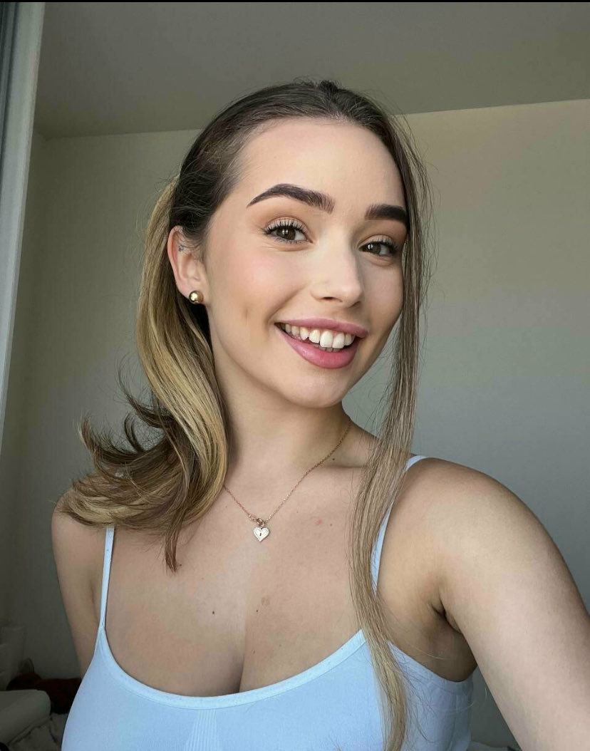 KatherineJ27am's tweet photo. Just a girl with a big smile, a good heart, and a beautiful life ahead of her. 💕✨ If you love positive energy and genuine vibes, follow me. I’d love to have you here. 🥰 https://t.co/Gu20VGw091
