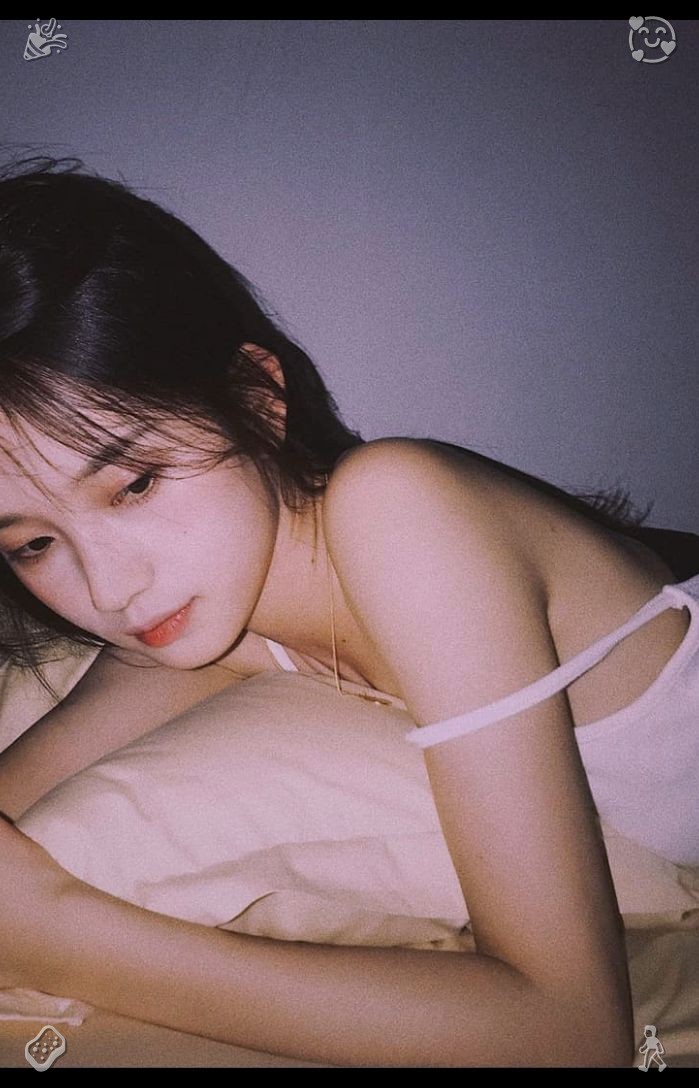 ivi3_3's tweet photo. 🎊Nightfall: a book and a nut pie — just right. She shared with Lily the story of Hareton, her grandfather — a man once devoured by fury and sorrow, isolated for years, until Elara gave him a reason to hope again. He came to understand forgiveness, embraced love, and mended hi https://t.co/NLQzW52dec