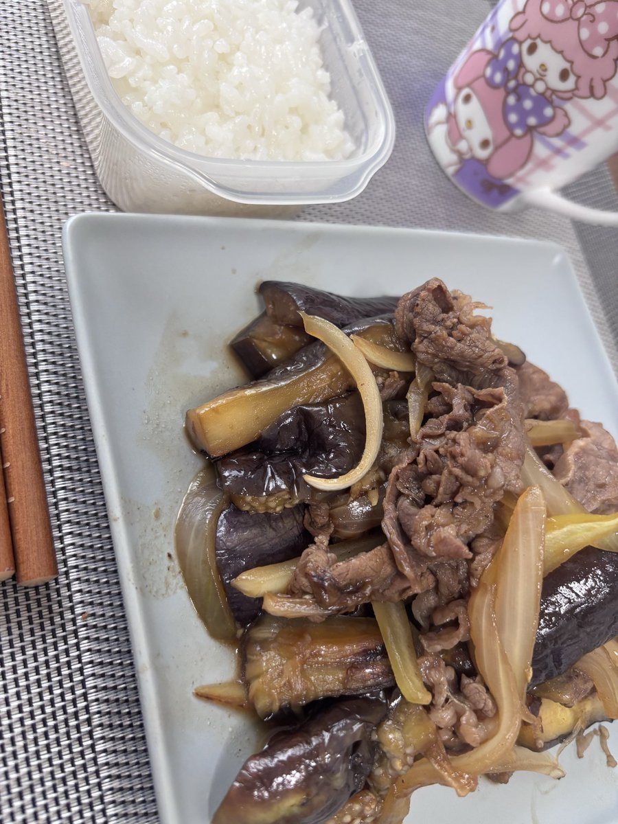 shigamoci's tweet photo. 金曜の在宅ワークのランチ

なすと黒毛和牛の牛すき煮風

在宅勤務なので料理した✨

#料理好きな人と繋がりたい #昼ごはん #おうちごはん #Twitter家庭料理部 #お腹ペコリン部 #日本自炊協会
#料理好きさんと繋がりたい #自炊 #料理記録 #超ボンビー飯 https://t.co/yAESm7kCiu