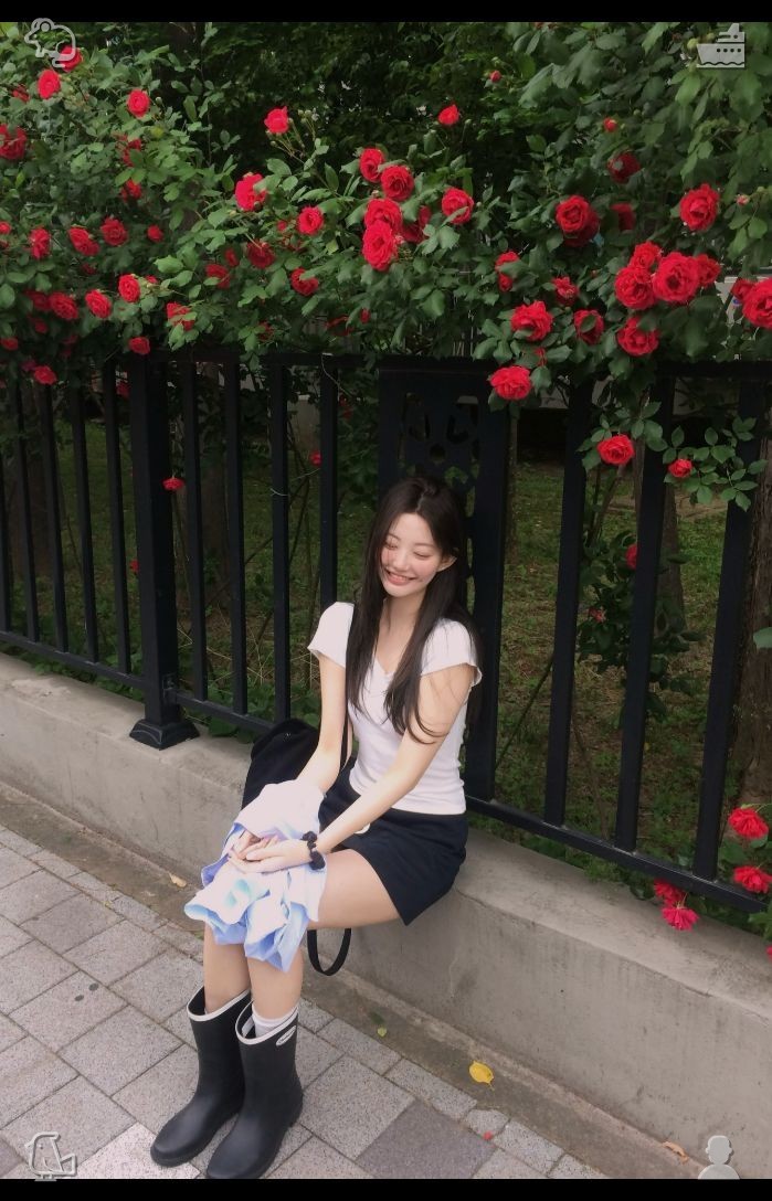 aim_0916's tweet photo. One afternoon, a publisher visited Portside in search of fresh writing talent. The bookstore owner mentioned Clara's journal to her, and soon after, the publisher reached out, expressing interest in reading it. Although Clara felt anxious, she decided to say yes, holding onto th https://t.co/NnVZN2X66k