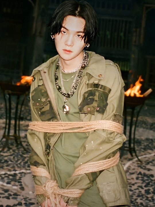 alwaysot7y's tweet photo. 모를수있지근데 agustd를모른다는건
아이돌래퍼가 자기인생을 3부작으로 갈아넣은 음악을 한번도본적없단뜻이고 
윤기가 대중음악에 준 영향에 대한 이해도가 떨어진다는거고
윤기식 사고방식이 당시 사회에 어떤 영향을 미쳤고 지금은 어떠한지도 모를거고 
언젠가 음악들을때 이런데서 지식의 부족함 https://t.co/cQyzOeYskt