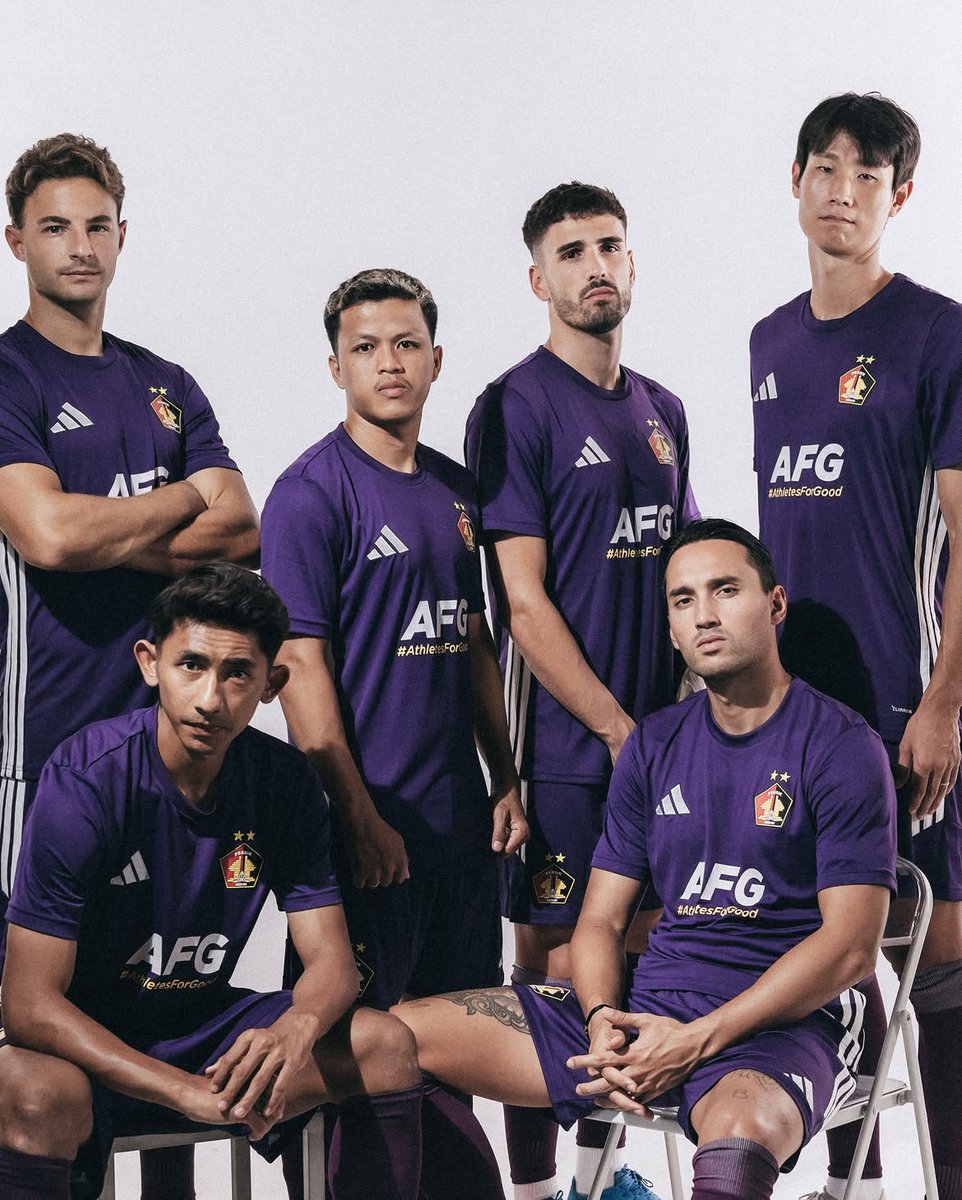 panditfootball's tweet photo. Persik Kediri resmi merilis jersi home mereka untuk musim 2026/27 dengan apparel Adidas. 

Piye menurutmu, apik ta jersi anyar Persik iki?

📷 : AdidasIndonesia https://t.co/Mf5aaS6s8y