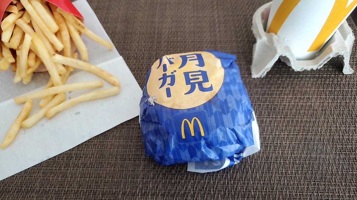 IdentityV_Nawab's tweet photo. 今年2個目の月見バーガー🐇🌕 https://t.co/SwXILRbO3j