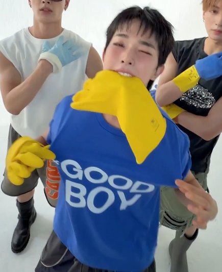 jebemon's tweet photo. that one oomf who really wants to be called a good boy: https://t.co/M4Cv1UMlai