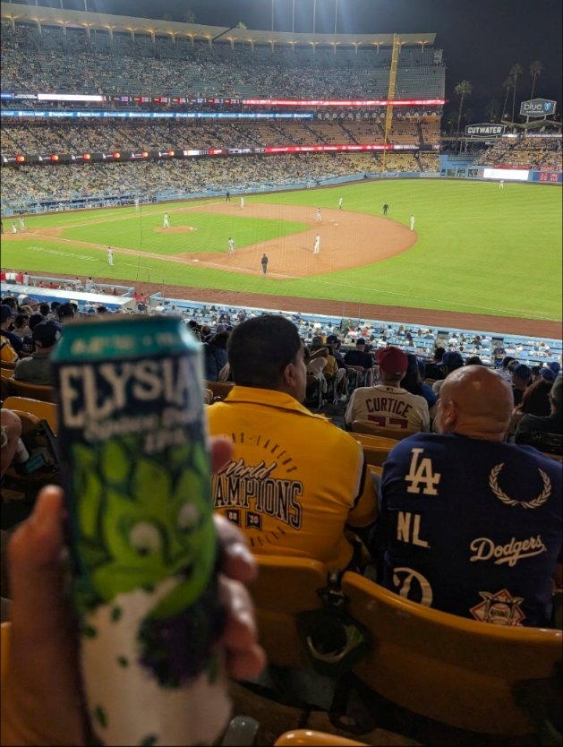 Lakers_310's tweet photo. Lakers night at the Ravine.

Lakers + Dodgers = LA sports excellency. https://t.co/tmENya3r6E