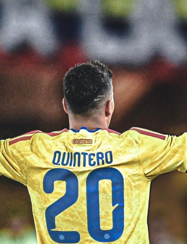 03opiodelpueblo's tweet photo. Juan Fernando Quintero puede renunciar a la Selección desde su postura, y está en todo su derecho. Pero seamos honestos: ¿qué le dejó realmente Juanfer a la Tricolor?

Nos vendieron durante años la idea del heredero, del distinto, del zurdo capaz de cambiar la historia. Y sí, tuvo pinceladas, par goles en Mundiales y una zurda que enamoraba. Pero, ¿dónde está esa gesta? ¿Ese partido inolvidable? ¿Ese gol que todavía nos haga hablar de él como patrimonio emocional de la Selección?

Juanfer fue muchas veces una promesa de grandeza. En la Selección, pocas veces fue grandeza sostenida.

La zurda fue extraordinaria. La historia con Colombia, bastante más pequeña de lo que prometía.