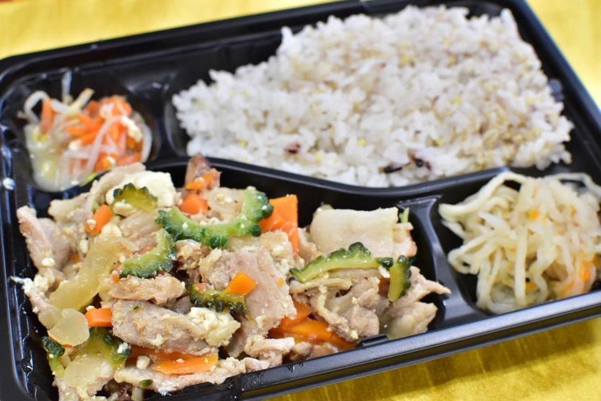 BPKoconadining's tweet photo. 本日のお弁当🌱

【日替わり】
鶏むね肉のハンバーグ〜トマトチーズソース〜

【おすすめ】
ゴーヤチャンプルー

【魚の日替わり】
鮭のムニエル風

毎週金曜日は『お肉とお魚の日』🐟
本日の鮭のムニエル風とお肉メニューから一品お選びいただけるお弁当が20円引きとなります🍖 https://t.co/tYOIBxfQjm