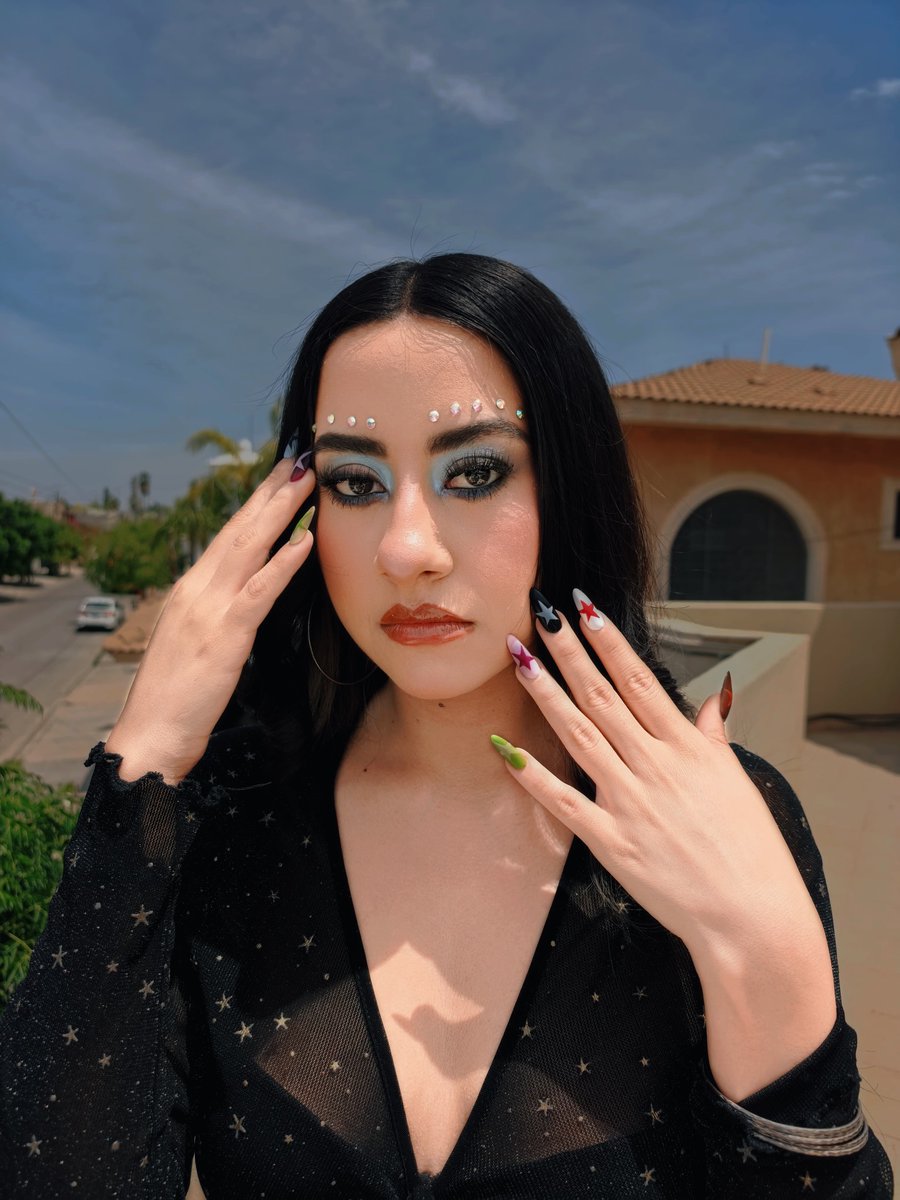 FernandoCeiyj3's tweet photo. Un toque de color es justo lo que necesitas para transformar tu maquillaje de siempre. https://t.co/pZBLKrggb8