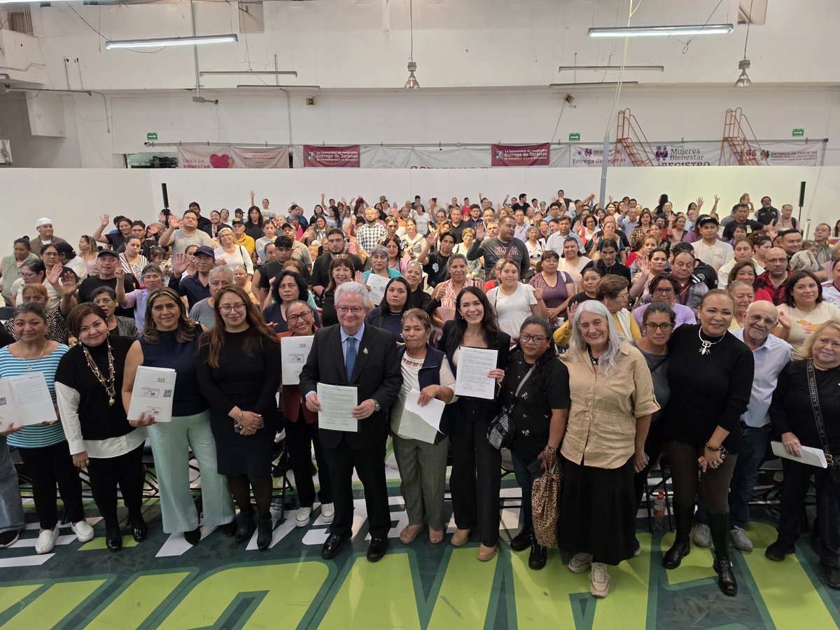 SEBIEN_cdmx's tweet photo. 🤝 SEBIEN y SUPERISSSTE unen esfuerzos, firman Convenio para beneficiar a los 473 Comités de los Comedores del Bienestar con descuentos de 5% al 10% en más de 4 mil productos. 🍲✨
#CapitalDeLaTransformación https://t.co/2cqtXryFbk
