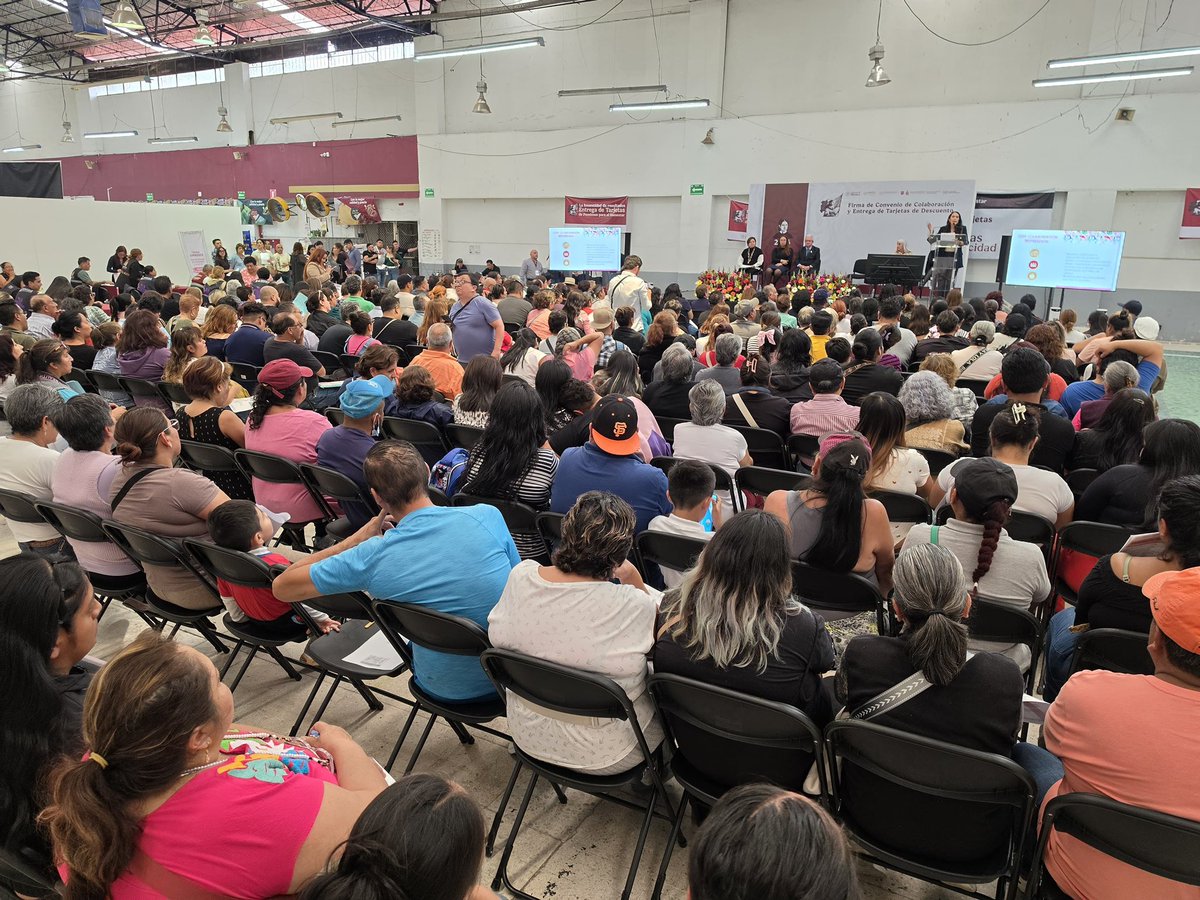 SEBIEN_cdmx's tweet photo. 🤝 SEBIEN y SUPERISSSTE unen esfuerzos, firman Convenio para beneficiar a los 473 Comités de los Comedores del Bienestar con descuentos de 5% al 10% en más de 4 mil productos. 🍲✨
#CapitalDeLaTransformación https://t.co/2cqtXryFbk