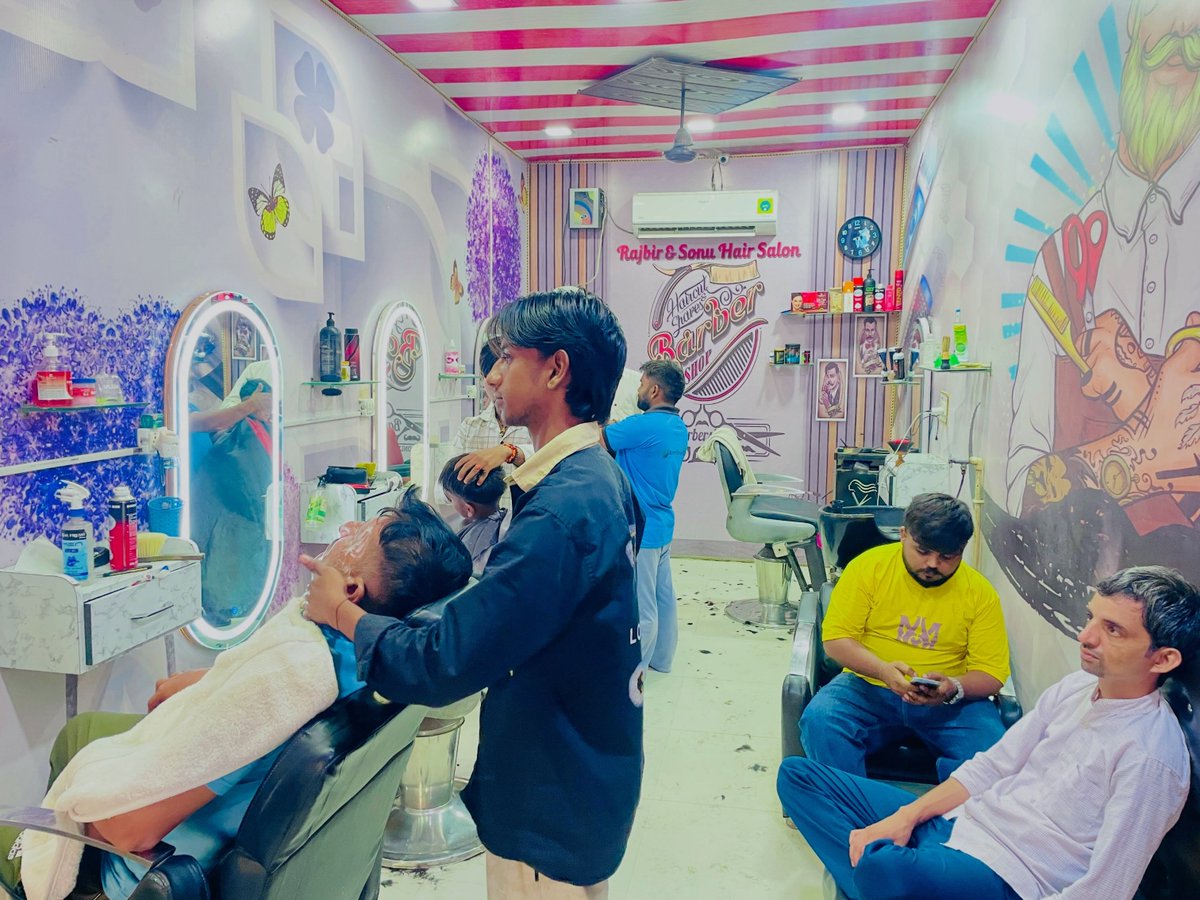 ninini1's tweet photo. RajBir Hair Salon is housefull this Sunday. Book your slot now. https://t.co/NjFIzgYExZ
