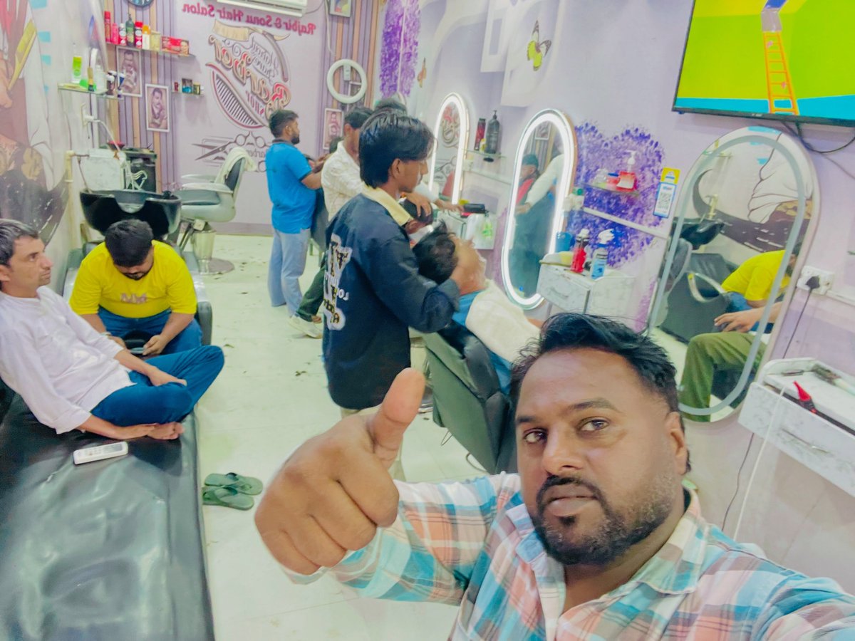 ninini1's tweet photo. RajBir Hair Salon is housefull this Sunday. Book your slot now. https://t.co/NjFIzgYExZ