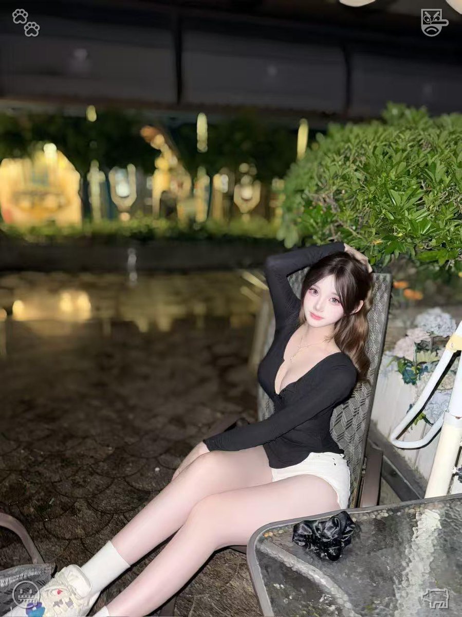 Jay_xsx's tweet photo. 🧂是谁又吃上漂亮饭了？谁还吃不上青春饭呀？🏖
🔩@NjNaja
🪐包养经济，合约女友，爹系男友 https://t.co/0JSrkLzpaH