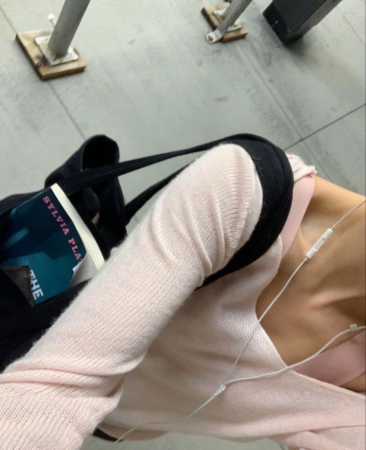 _Angelrexic's tweet photo. 9/2
₊ ⊹ i lowk forgot what i ate... 
₊ ⊹ 960 cal burnt
₊ ⊹ 11.5k steps

Yea this day is a total blur. I think i mainly snacked at night but i did a lf during the daytime. I burned plenty of cals though. Exercise purging is way better for me than vommiting https://t.co/Ypq6QlEHDw