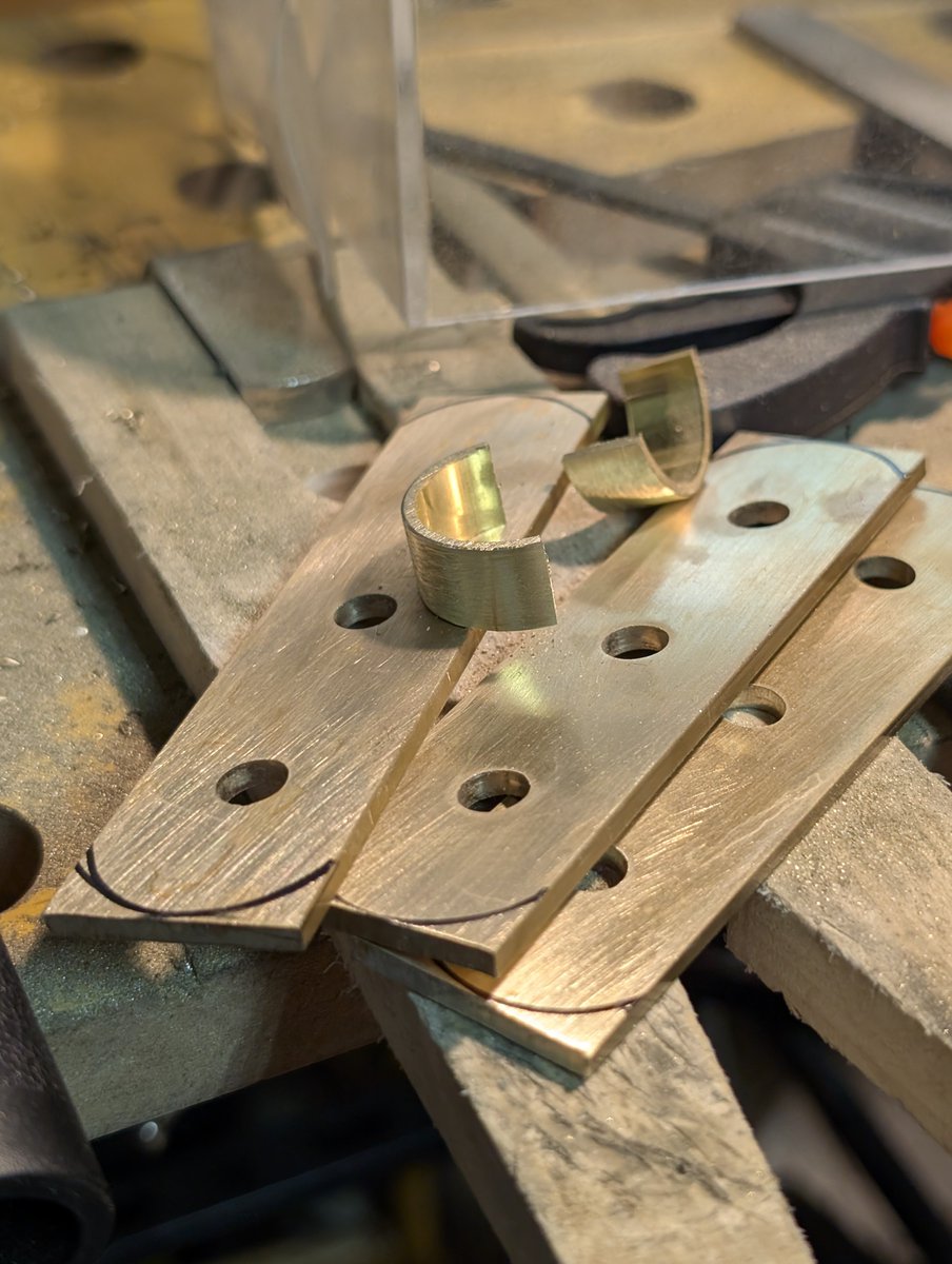 oshinbaks's tweet photo. アトマスタンド、土曜日夜に再販予定です
#NeutralMetalWorks https://t.co/SJLjyXqaIb