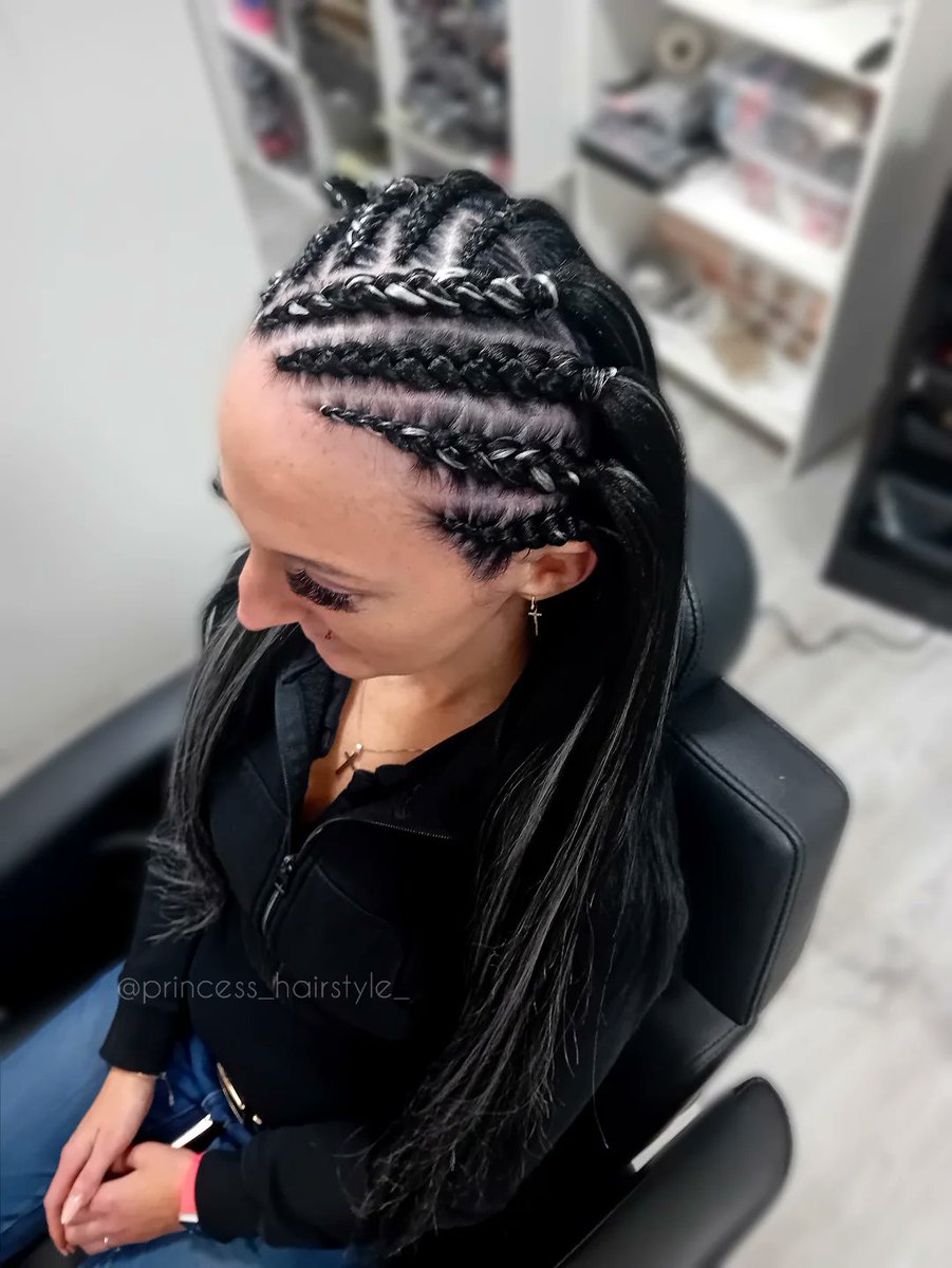 AngilaWindmeyer's tweet photo. Čelenka je praktický účes, který udrží vlasy mimo obličej, opticky je prodlouží na několik týdnů a vypadá nádherně. https://t.co/xBB91FRxae