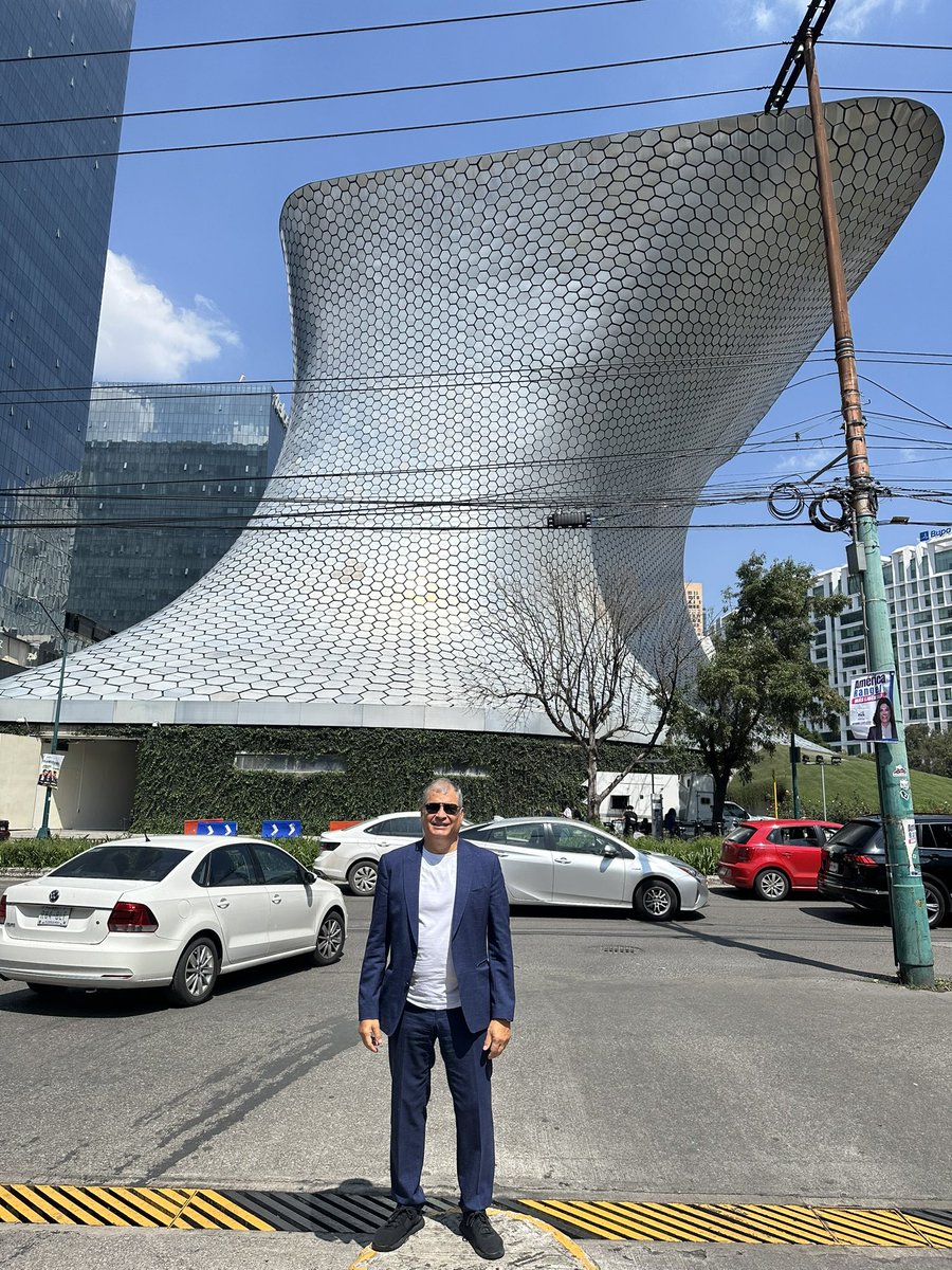 MashiRafael's tweet photo. Por fin pude visitar el museo Soumaya -de Carlos Slim- en la Ciudad de México. Sencillamente espectacular. https://t.co/kbuArxCOxg