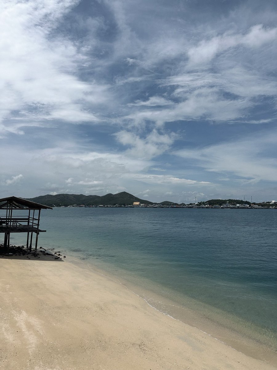 RoamMeFitTH's tweet photo. สวัสดีเช้าวันศุกร์🌴🩵
ขอให้เป็นการเริ่มต้นเช้าสุดสัปดาห์ที่ดีของทุกๆคนนะครับ
นึกอะไรไม่ออกขอให้นึกถึงทะเลไว้ก่อน กว้างๆ โล่งๆ สงบ ใจเย็นครับ https://t.co/aiZwymOb9j