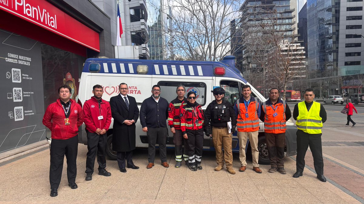 asesor_ivan's tweet photo. @LC_Seguridad agradezco al Equipo de Gestión de Riesgos y Desastres de la Ilustre Municipalidad de Las Condes. Por su apoyo el día de hoy en el Ejercicio de Evacuación Edificio Apoquindo 3039. RES Chile. https://t.co/FfOHHJwBFP