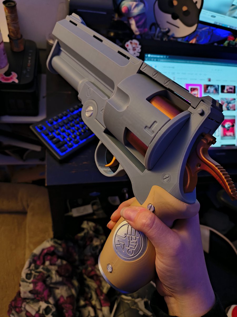 SaucyTango's tweet photo. My prop of Hellboy's gun The Samaritan came in. I'm gonna give it a good paint job and have Ron Perlman sign it at the convention I'mm going to next weekend. https://t.co/PzAuKCTQ27