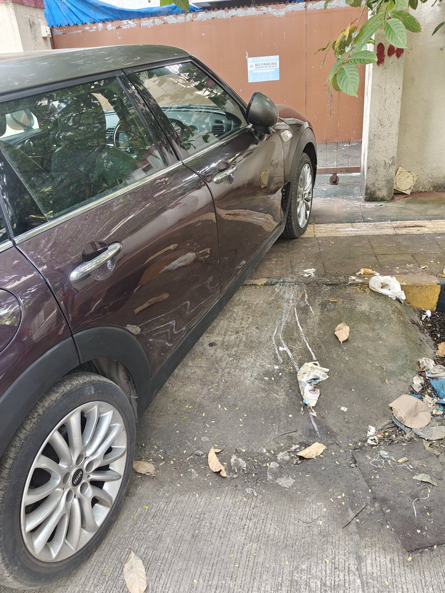 sandyfrommumbai's tweet photo. @MTPHereToHelp @mtp car parked as it , no one taken action against this please tow @Juhu_PS @mybmcwardKW @mybmc @TawdeRitu @footpath_india https://t.co/DRkhBy6nRO