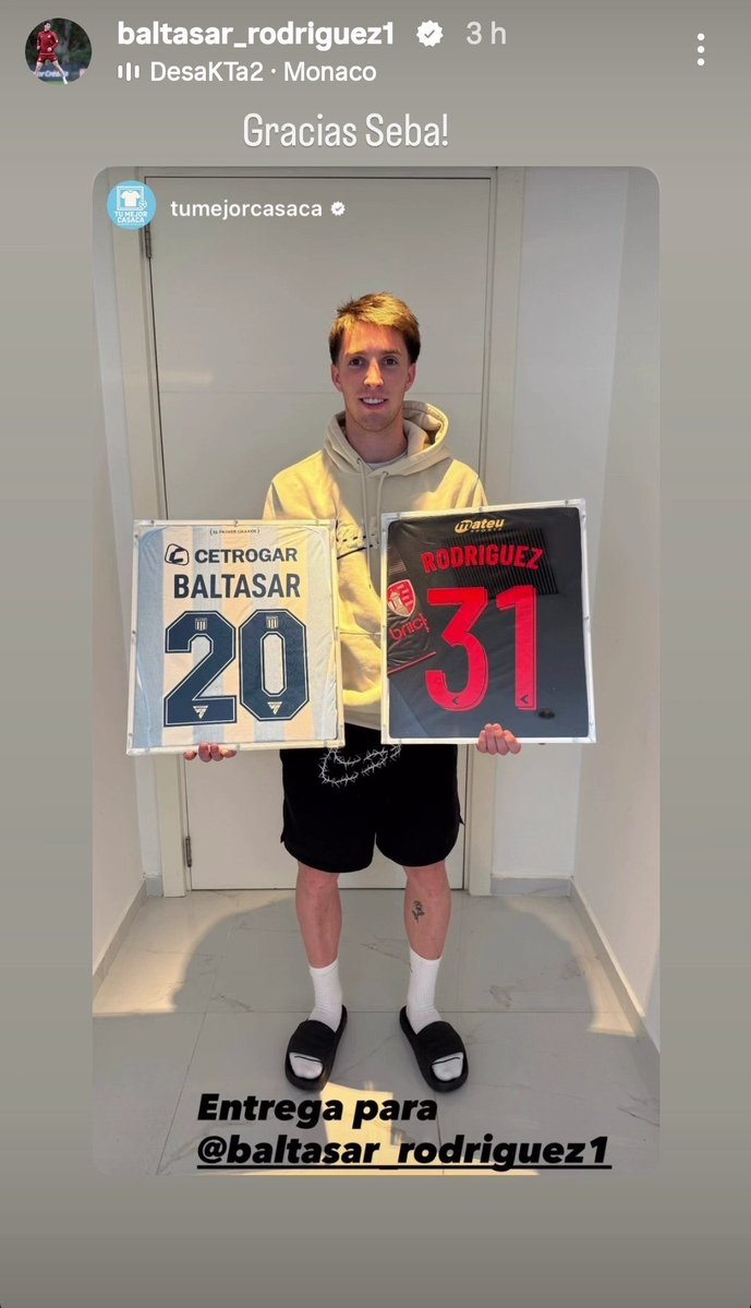 Jsv11_'s tweet photo. El tipazo le muestra el parche con las 4 copas Libertadores. Te quiero mucho Baltasar querido https://t.co/OSeFBeZcvV