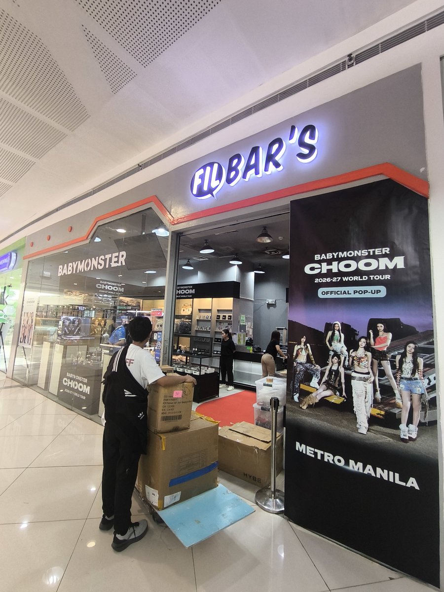 _kyesooo's tweet photo. here at @filbarsonline ready to do some damage🥹😅 https://t.co/w2YrnIbWJK