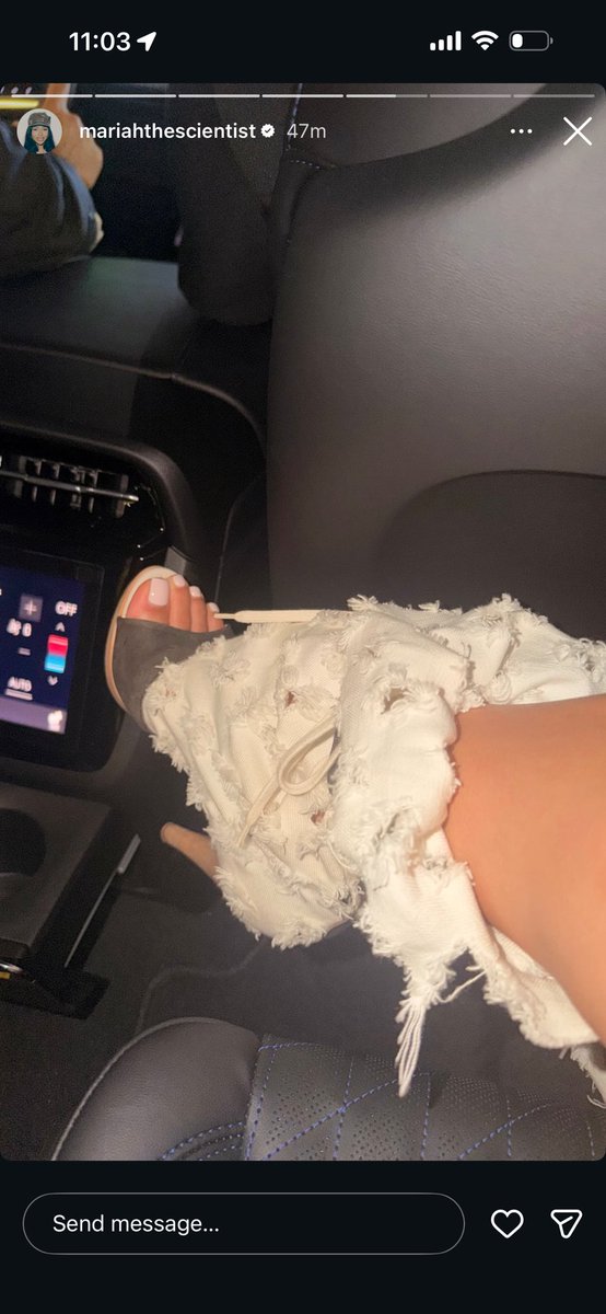 KenyaScientist's tweet photo. *wondering* if Mariah is wearing these same Vivienne Westwood heels Pamela Anderson had on that I used to be OBSESSED with https://t.co/A9e8fvnhze