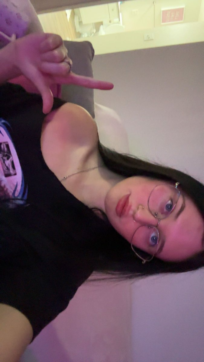 xxGoddeessRoxy's tweet photo. Goodnight losers, better see my cashapp flooded in the morning.💸👸🤭
https://t.co/hViUkgCBB0

#goddess #owner #paypigs #findom #finsub #losers #slave #bullyingcontent https://t.co/UrMUTV2SGh