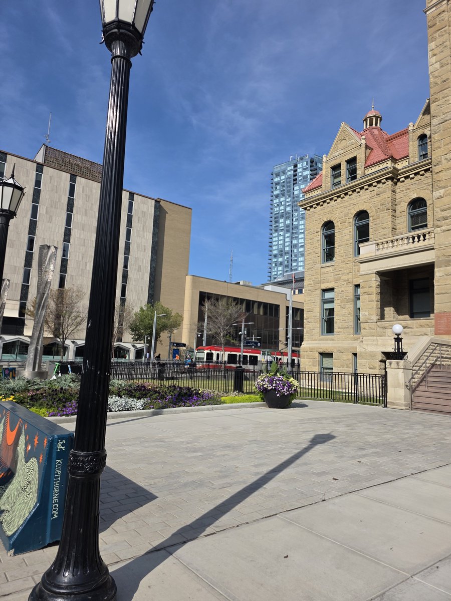 3rwinU's tweet photo. #DownTownCalgary #Random https://t.co/9FjRdCrpaM