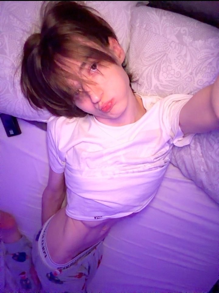 unsurebinary's tweet photo. goodnight pretty ppl https://t.co/0mjJ5WozES