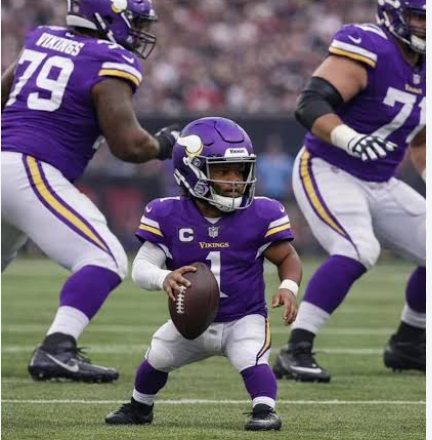 riley_stahura's tweet photo. @Jac989 just asked me if i wanted to see the Bears Vikings game in Chicago and I said i don't want to spend $1200 to watch a midget run the Minnesota Vikings offense https://t.co/NCDXAZYILI