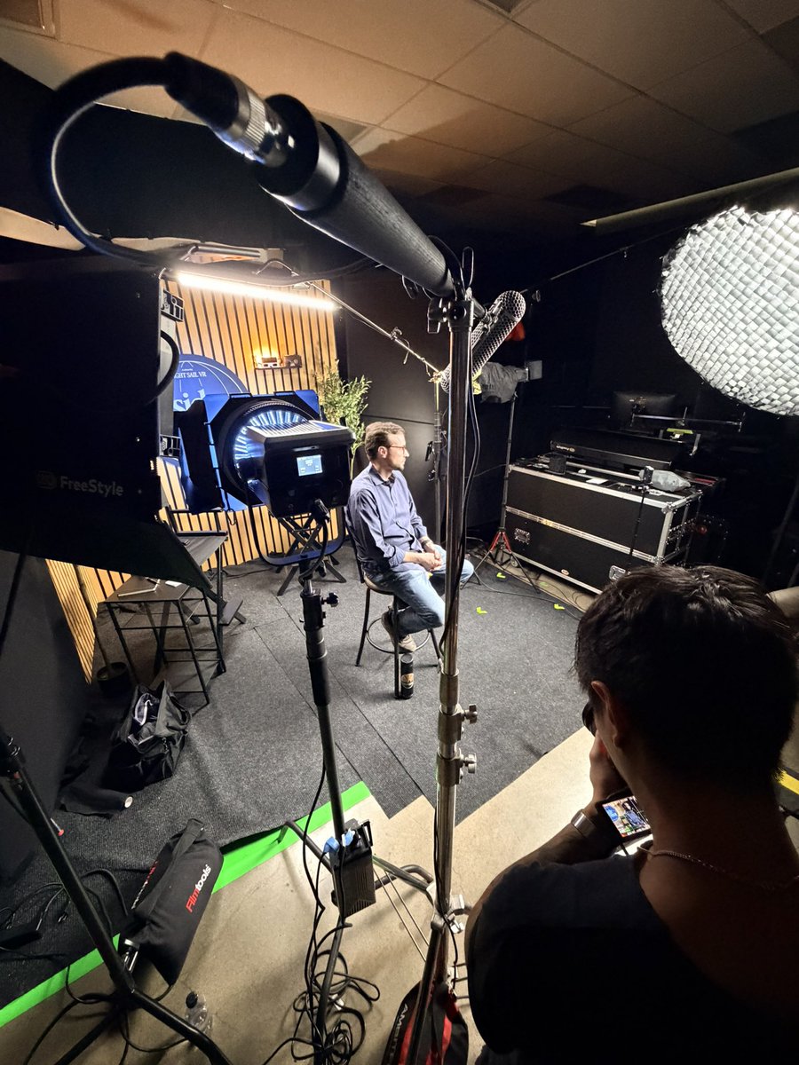 ZEPEDAFILMS's tweet photo. Brought out lighting and sound for this shoot 👌🏽 https://t.co/jjd3B0EnVN