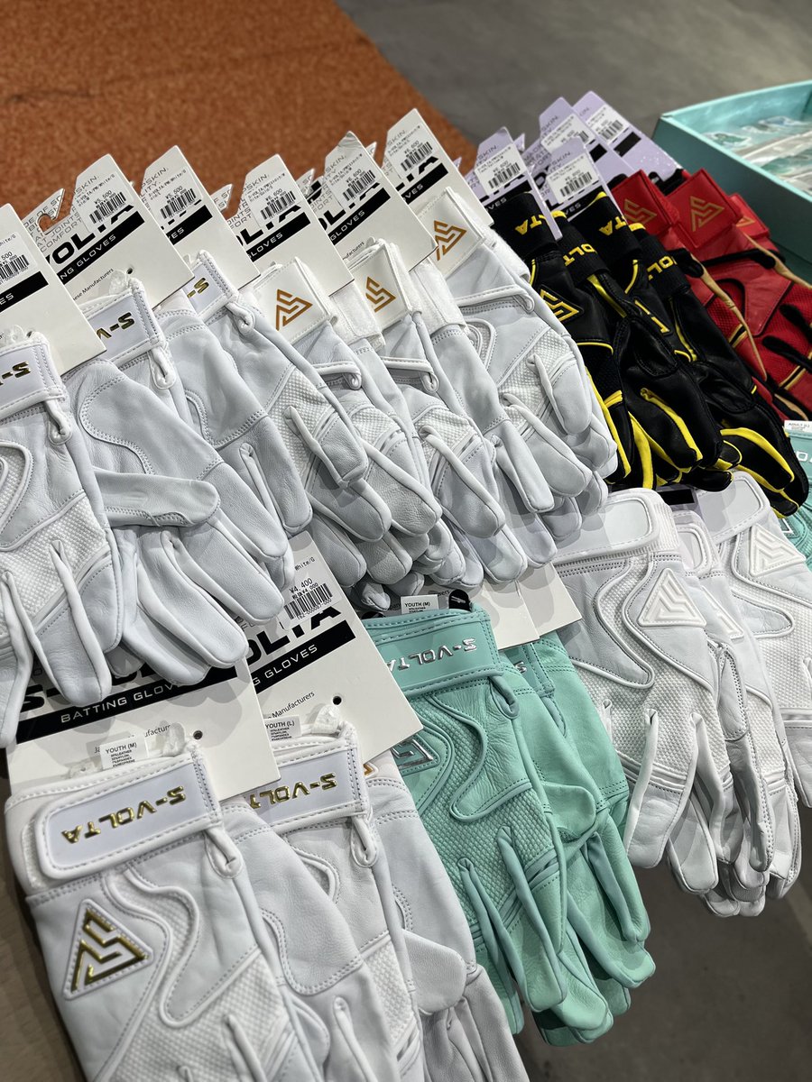 fourleafbase's tweet photo. バッテをお探しの方‼️
S-VOLTAが入荷しました🔥
今回はプレミアムシリーズ、リストロックもあります👍
#S_VOLTA https://t.co/exBlCjcGMi