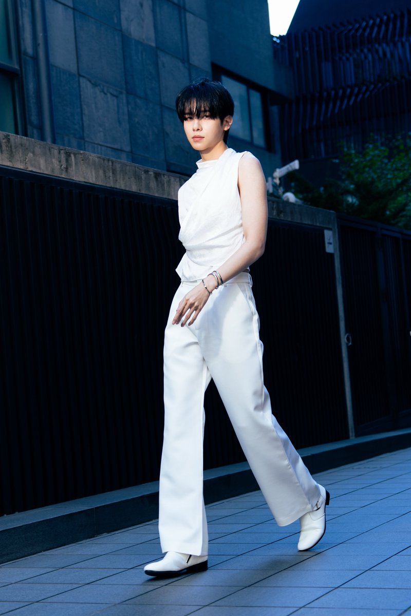 ohmkrit's tweet photo. Glamorous

TAILORED FOR NET &amp; OHM
#caruso27SSxOhm
#caruso 
#seoulfashionweek2027ss
#ohmkrit https://t.co/hmRCreUIGu