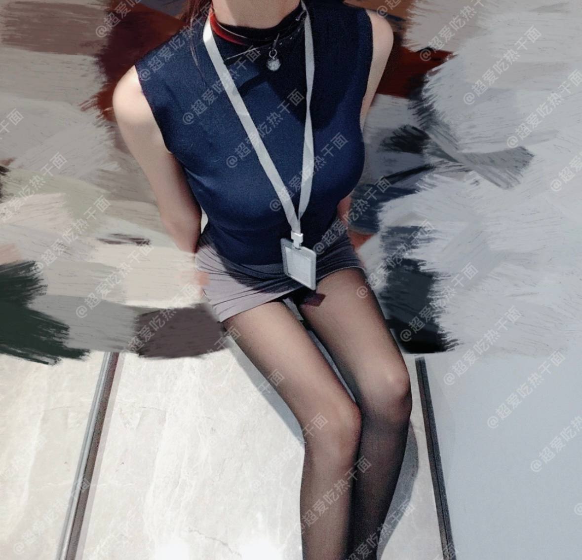 cry_24431's tweet photo. 所以姐姐我穿这套衣服有女神的味道嘛？🫣
评论区告诉我答案 https://t.co/97TuvsJHGI