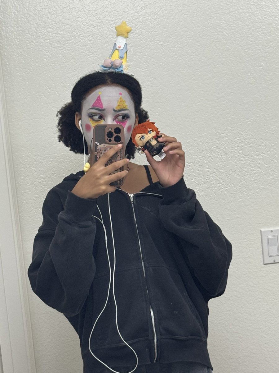 ChylerB8807's tweet photo. Me and Rypape are very ready for Halloween, so best believe this’ll be sick! #Rypape https://t.co/GH9AGj5e4Y