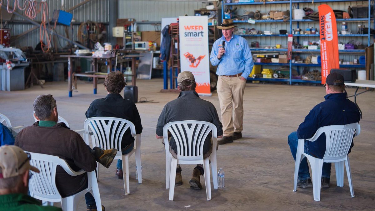 WeedSmartAU's tweet photo. Our extension agronomists sure keep busy! 🚗🤠

📸 @CropDoctor54 spotted admiring the season on the Upper Eyre Peninsula and @Paul_WeedSmart talking HWSC and MRLs at a recent GRDC harvester setup workshop in southern QLD! https://t.co/s3iBD9DuTp