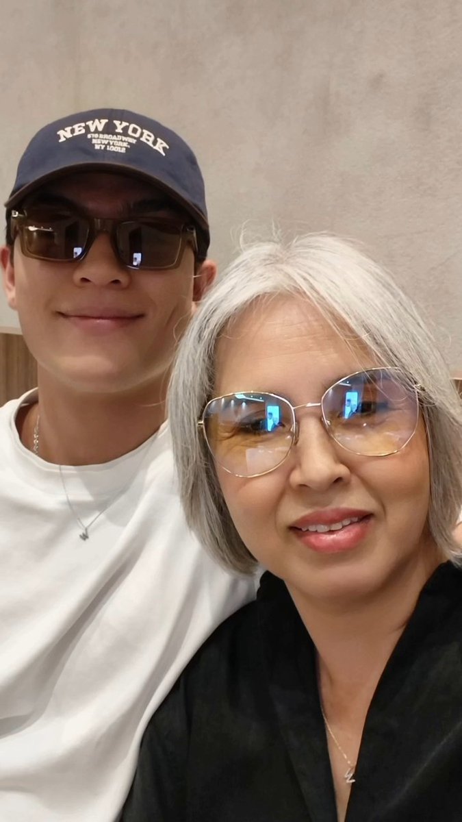 jwayar1's tweet photo. happy birthday mamanya joss 🎂

cr. IG : _wanthani_44 https://t.co/H6M2lPwneU