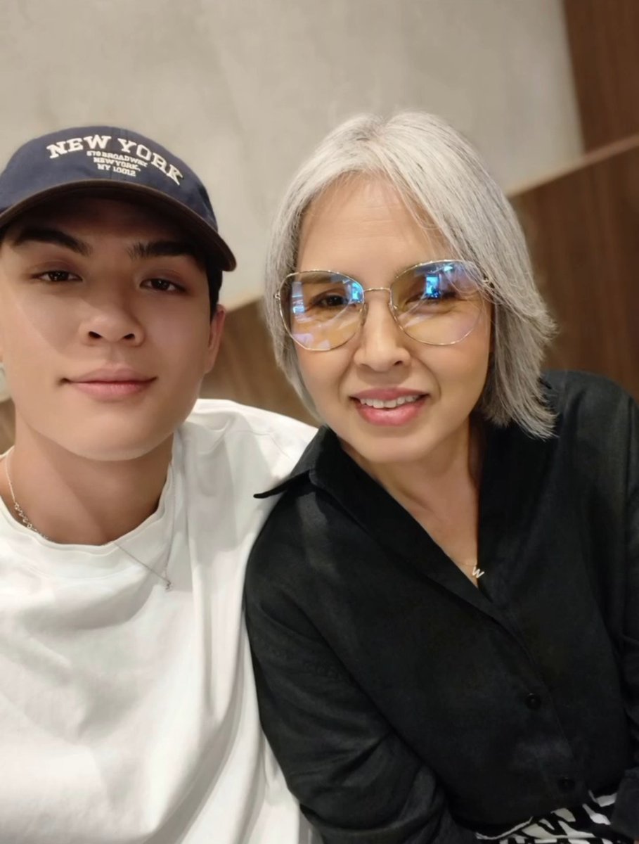 jwayar1's tweet photo. happy birthday mamanya joss 🎂

cr. IG : _wanthani_44 https://t.co/H6M2lPwneU