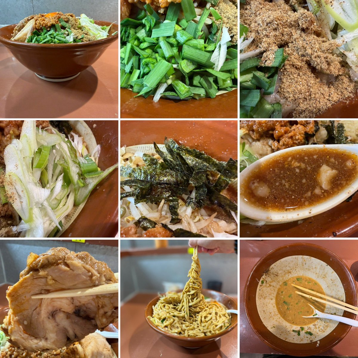 toshiyabu's tweet photo. サンコメ　台湾まぜそば麺増し

久しぶりの木曜夜限定は台湾

やわめオーダーの麺に甘めのカエシ

ぐわっと混ぜ込むと台湾ミンチのピリ辛さと肉の旨味が広がってジャンクに美味しい

豊富な具材を混ぜると変化する味わい
卵黄を溶くと味が円やかに

終盤はお酢をかけてさっぱりと

ご馳走様でした https://t.co/jXPPSCsTHm