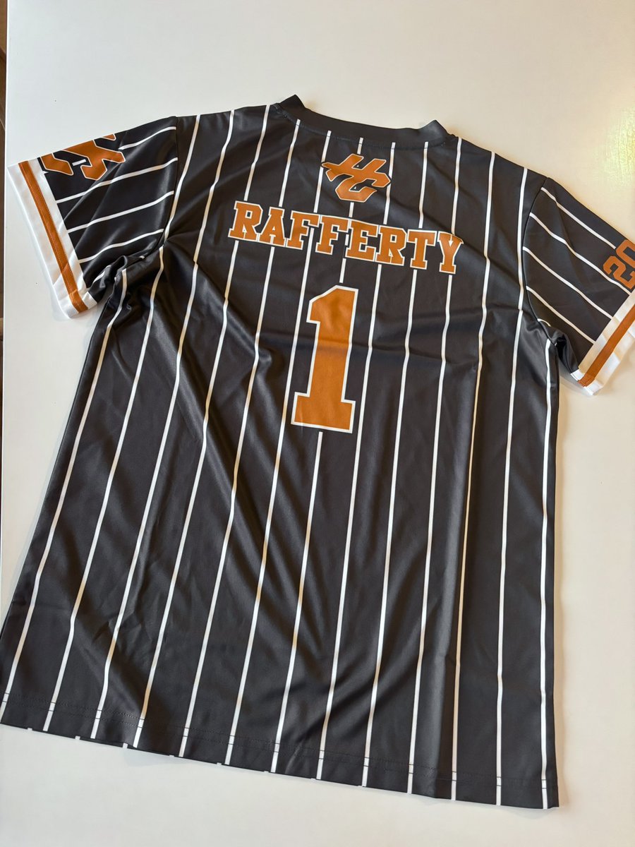 LilaRafferty29's tweet photo. Okayyy, the pinstripes are kind of tough. Come check us out!  @Augie_SB @AugieCoachNelly @IWUSoftball @HCLegacy16U @LeRoySoftball @tagupSoftball @ClutchSportsIL @Sports_Recruits @TopPreps @CoastRecruitsSB https://t.co/yi38GqSgLM