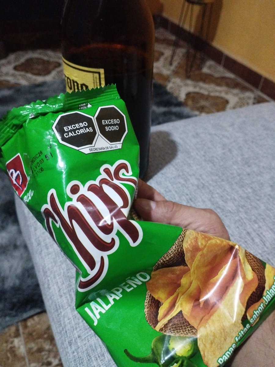 Valeyuan2's tweet photo. @elementime1 @ElMacarioX Justo comiendo unas https://t.co/tyeYLC8izA