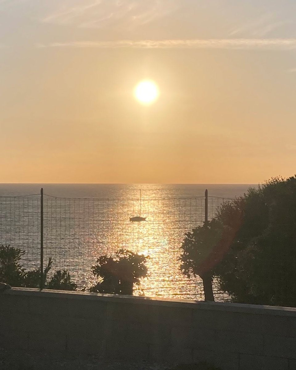 k4ryni's tweet photo. Al mare, dove i giorni non contano. https://t.co/M2pRET42tn